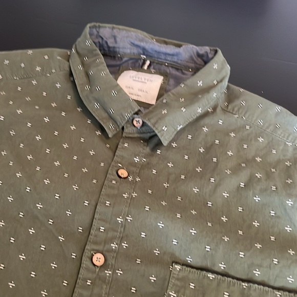 Level ten button-down shirt - Picture 2 of 6